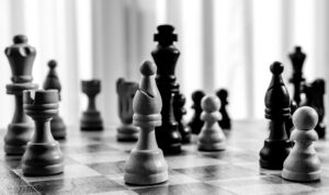 Schwarzweiß Bild eines Schachspiels
